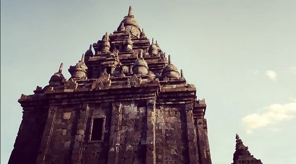 10 Gambar Candi Sojiwan Klaten, Harga Tiket Masuk, Sejarah Legenda, Lokasi Alamat, Jam Buka Tutup, Misteri Mitos + Keunikan Relief 5 10 Gambar Candi Sojiwan Klaten, Harga Tiket Masuk, Sejarah Legenda, Lokasi Alamat, Jam Buka Tutup, Misteri Mitos + Keunikan Relief 5
