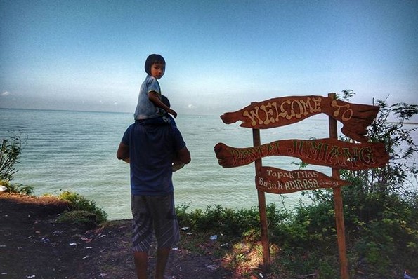10 Gambar Pantai Jumiang Madura, Harga Tiket Masuk, Rute Menuju Wisata, Lokasi Alamat + Jam Buka 4