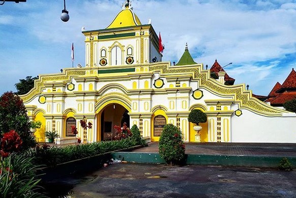 10 Gambar Masjid Agung Sumenep Madura, Jalan Menuju ke Sana, Lokasi Alamat + Desain Arsitektur 2 10 Gambar Masjid Agung Sumenep Madura, Jalan Menuju ke Sana, Lokasi Alamat + Desain Arsitektur 2