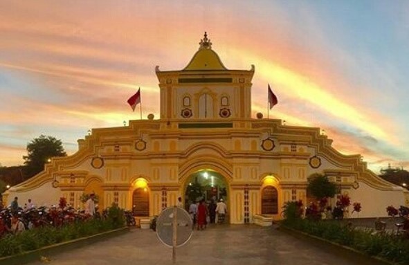 10 Gambar Masjid Agung Sumenep Madura, Jalan Menuju ke Sana, Lokasi Alamat + Desain Arsitektur 3 10 Gambar Masjid Agung Sumenep Madura, Jalan Menuju ke Sana, Lokasi Alamat + Desain Arsitektur 3