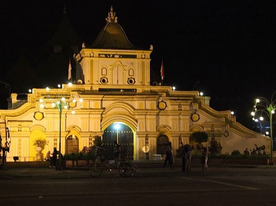 10 Gambar Masjid Agung Sumenep Madura, Jalan Menuju ke Sana, Lokasi Alamat + Desain Arsitektur 5 10 Gambar Masjid Agung Sumenep Madura, Jalan Menuju ke Sana, Lokasi Alamat + Desain Arsitektur 5