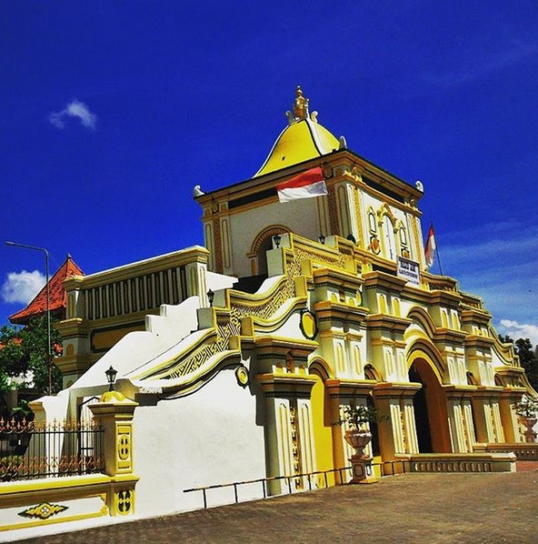 10 Gambar Masjid Agung Sumenep Madura, Jalan Menuju ke Sana, Lokasi Alamat + Desain Arsitektur 6 10 Gambar Masjid Agung Sumenep Madura, Jalan Menuju ke Sana, Lokasi Alamat + Desain Arsitektur 6