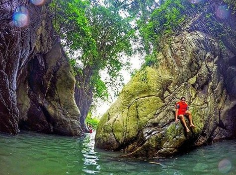 Mau Yang Seru dan Menantang? Yuk Berenang Diantara Tebing Batu di Green Canyon Karawang 3