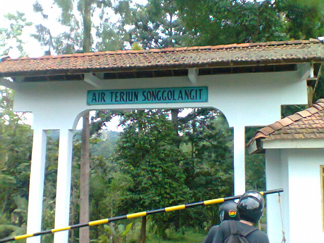 10 Gambar Air Terjun Songgo Langit Jepara, Harga Tiket Masuk, Lokasi Alamat, Jam Buka Tutup, Misteri Mitos + Akses Jalan Menuju Wisata 9 10 Gambar Air Terjun Songgo Langit Jepara, Harga Tiket Masuk, Lokasi Alamat, Jam Buka Tutup, Misteri Mitos + Akses Jalan Menuju Wisata 9