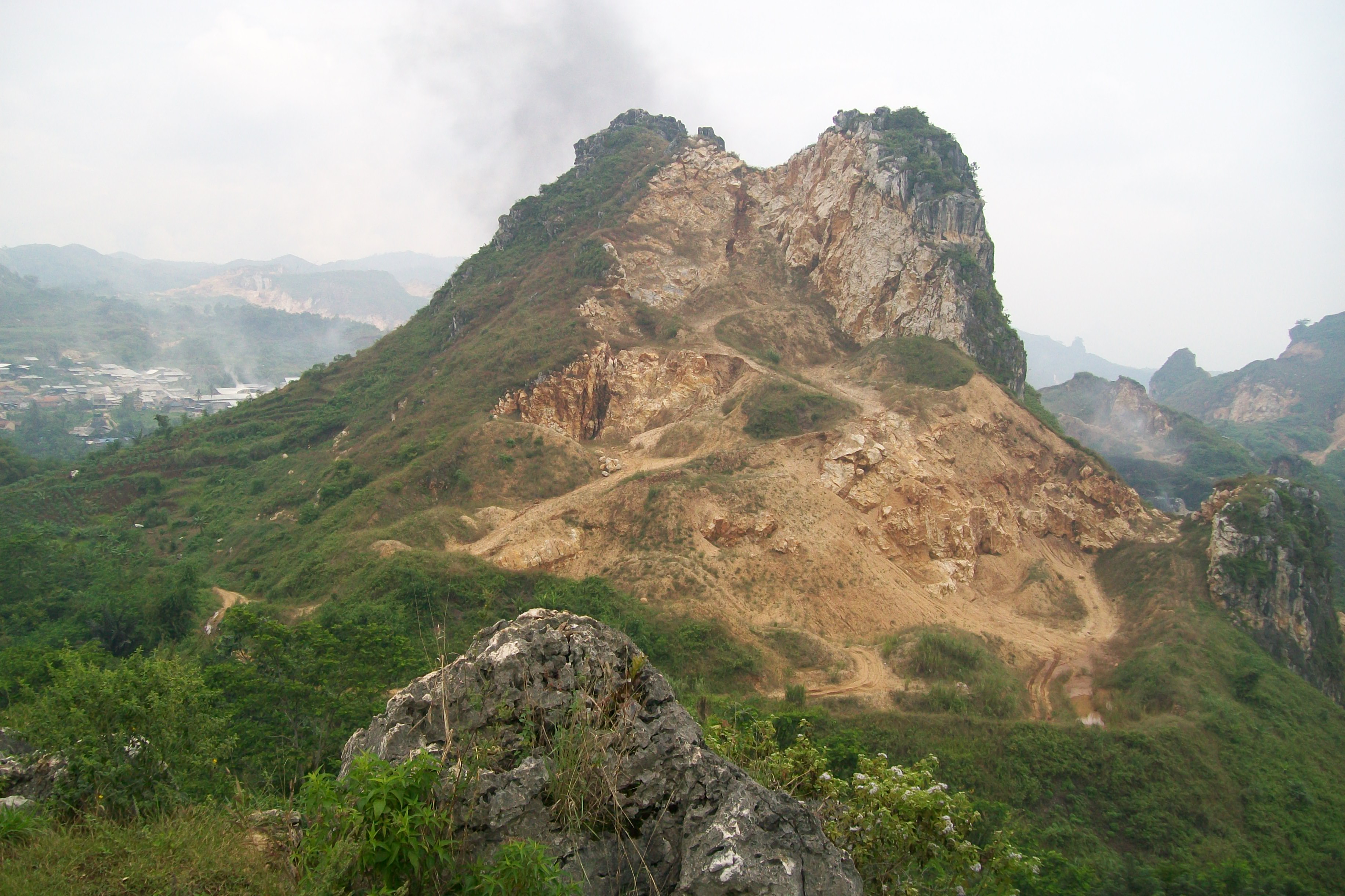 10 Gambar Pegunungan Karst Makassar, Pengertian Manfaat + Akses Jalan Menuju Lokasi 8 10 Gambar Pegunungan Karst Makassar, Pengertian Manfaat + Akses Jalan Menuju Lokasi 8