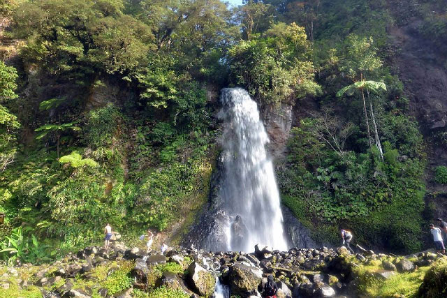 10 Gambar Air Terjun Cibeureum, Harga Tiket Masuk, Lokasi Alamat, Misteri Mitos, Total Ketinggian, Hotel di Sekitar + Rute Jalan Menuju ke Sana 3 10 Gambar Air Terjun Cibeureum, Harga Tiket Masuk, Lokasi Alamat, Misteri Mitos, Total Ketinggian, Hotel di Sekitar + Rute Jalan Menuju ke Sana 3