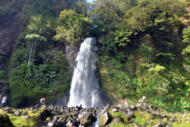 10 Gambar Air Terjun Cibeureum, Harga Tiket Masuk, Lokasi Alamat, Misteri Mitos, Total Ketinggian, Hotel di Sekitar + Rute Jalan Menuju ke Sana 1 10 Gambar Air Terjun Cibeureum, Harga Tiket Masuk, Lokasi Alamat, Misteri Mitos, Total Ketinggian, Hotel di Sekitar + Rute Jalan Menuju ke Sana 1