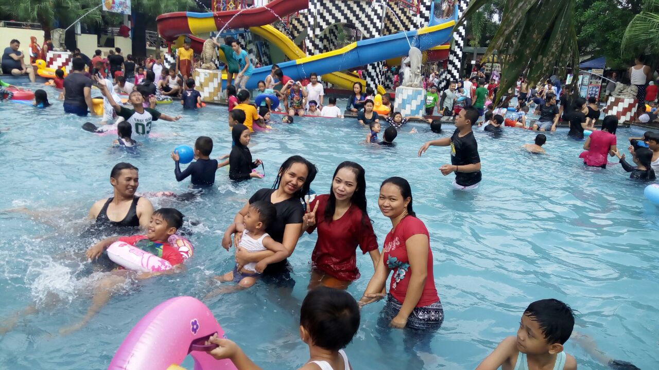 Ajak Keluarga Main Air di Kolam Renang Ceria Depok 4 Ajak Keluarga Main Air di Kolam Renang Ceria Depok 4