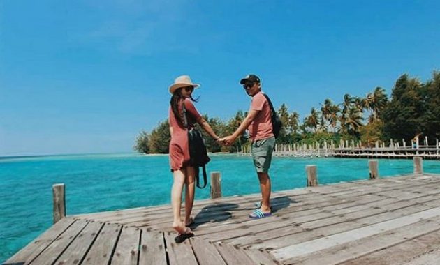 10 Potret Indahnya Karimunjawa Jepara 5 Karimunjawa dimana paket lokasi trip hotel tour resort kura penangkaran hiu letak wisata untuk orang beach indonesia open national park weather jepara gambar terletak di tengah kapal pulau diving susi air backpacker inn cuaca peta escape murah pesawat dari semarang tiket masuk snorkeling hari malam ke keindahan how to get there objek menjangan kecil hostel mangrove tripadvisor yogyakarta oleh villa alamat java kota explore map jakarta surabaya apung jogja rute jiwaquest pantai info rumah daerah mana wikitravel review sejarah cottage via islands harga lipstik sariayu ekowisata island boat schedule jadwal guest house d season central wikipedia restaurants