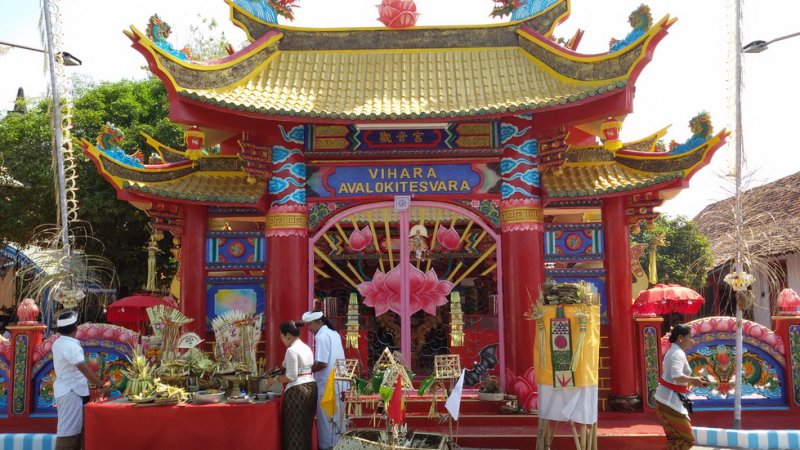 10 Gambar Vihara Avalokitesvara Madura, Rute Menuju Wisata, Lokasi Alamat, Jam Buka + Nomer Telepon 4 10 Gambar Vihara Avalokitesvara Madura, Rute Menuju Wisata, Lokasi Alamat, Jam Buka + Nomer Telepon 4