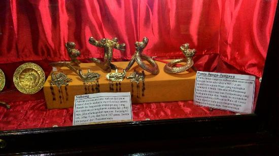 Museum Balla Lompoa Makassar, Apa Saja Koleksi Didalamnya 8 Museum Balla Lompoa Makassar, Apa Saja Koleksi Didalamnya 8