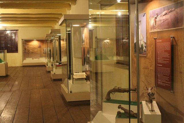 10 Gambar Museum La Galigo Makassar, Lokasi Alamat, Jam Buka Tutup, Nomer Telpon + Keunikan Benda di Dalam 2 10 Gambar Museum La Galigo Makassar, Lokasi Alamat, Jam Buka Tutup, Nomer Telpon + Keunikan Benda di Dalam 2