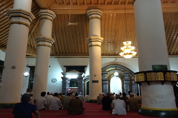 10 Gambar Masjid Agung Sumenep Madura, Jalan Menuju ke Sana, Lokasi Alamat + Desain Arsitektur 7 10 Gambar Masjid Agung Sumenep Madura, Jalan Menuju ke Sana, Lokasi Alamat + Desain Arsitektur 7