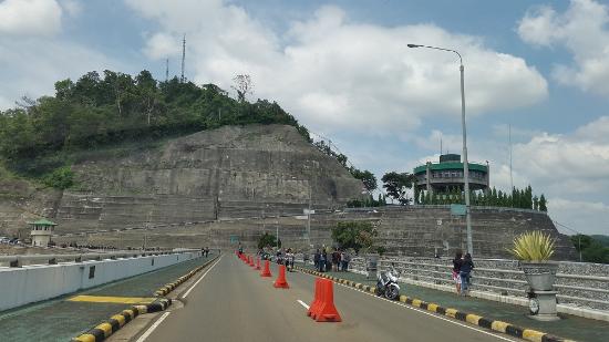 10 Gambar Waduk Cirata Cianjur, Lokasi Alamat, Misteri Mistis, Fasilitas Wisata, Hotel di Sekitar + Rute Jalan Menuju ke Sana 5