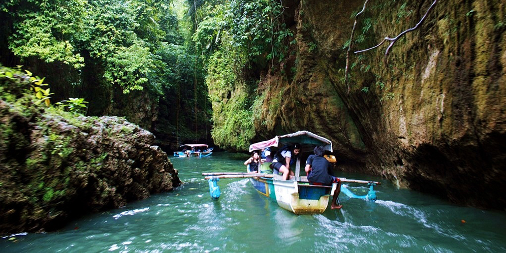 Mau Yang Seru dan Menantang? Yuk Berenang Diantara Tebing Batu di Green Canyon Karawang 7