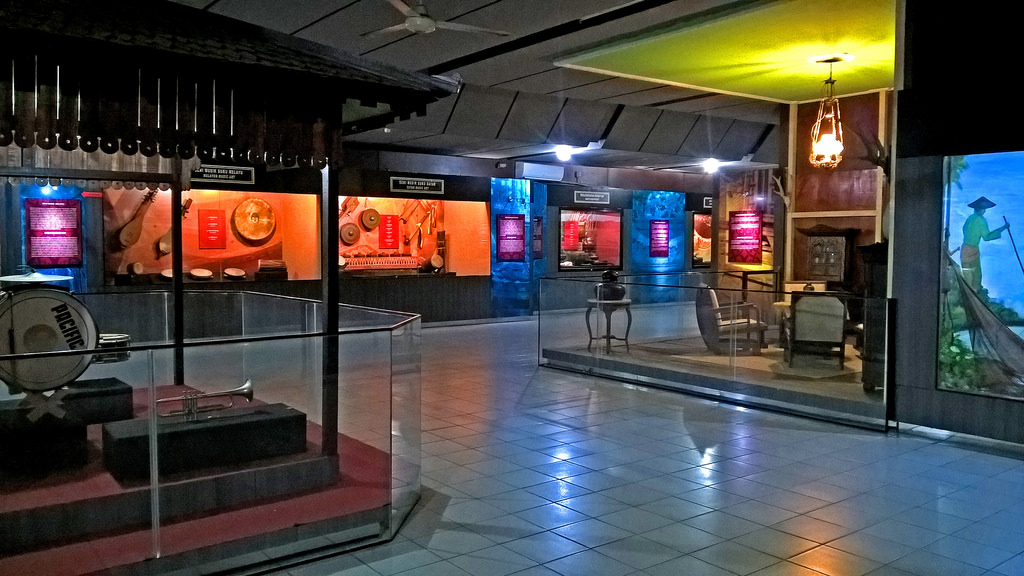 10 Gambar Museum Kalimantan Barat, Letak Lokasi, Jam Buka + Koleksi 10