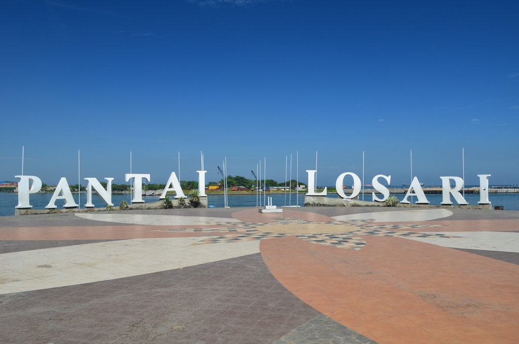 Selain Losari, Ini Daftar Pantai di Makassar Yang Akan Bikin Kamu Pengen Balik Lagi 2
