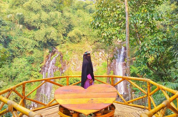 Uniknya Air Terjun Pengantin di Ngawi 4 Uniknya Air Terjun Pengantin di Ngawi 4