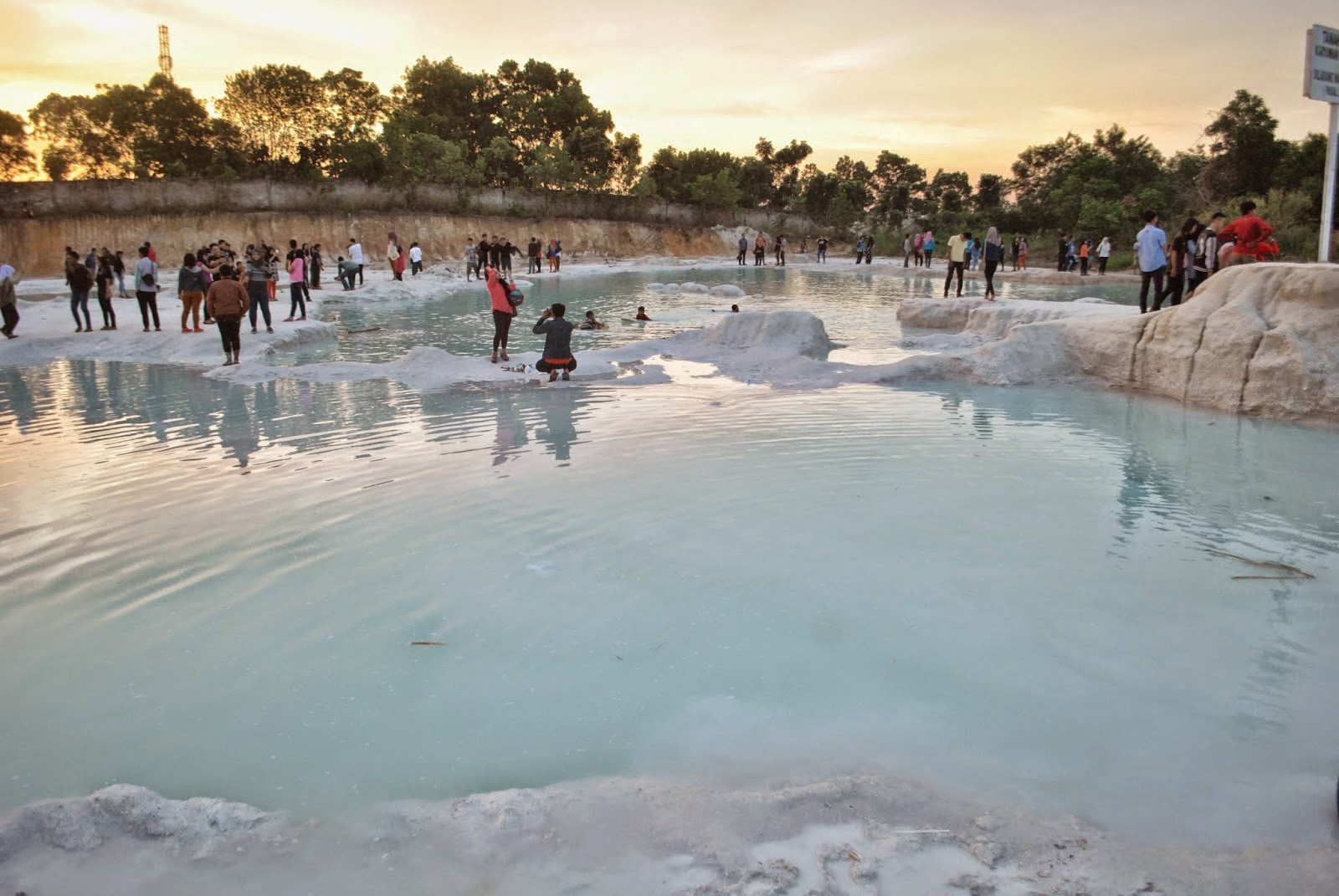10 Gambar Kawah Biru Pekanbaru, Sejarah Legenda, Lokasi Alamat, Jalan Menuju Tinggi Raja + Bagus di Buat Foto? 1