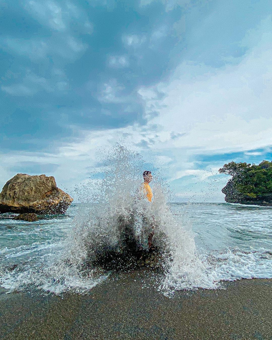 Beberapa Potret Indahnya Pemandangan Pantai Madasari Pangandaran dan Apakah Bisa Berenang Atau Camping? 3