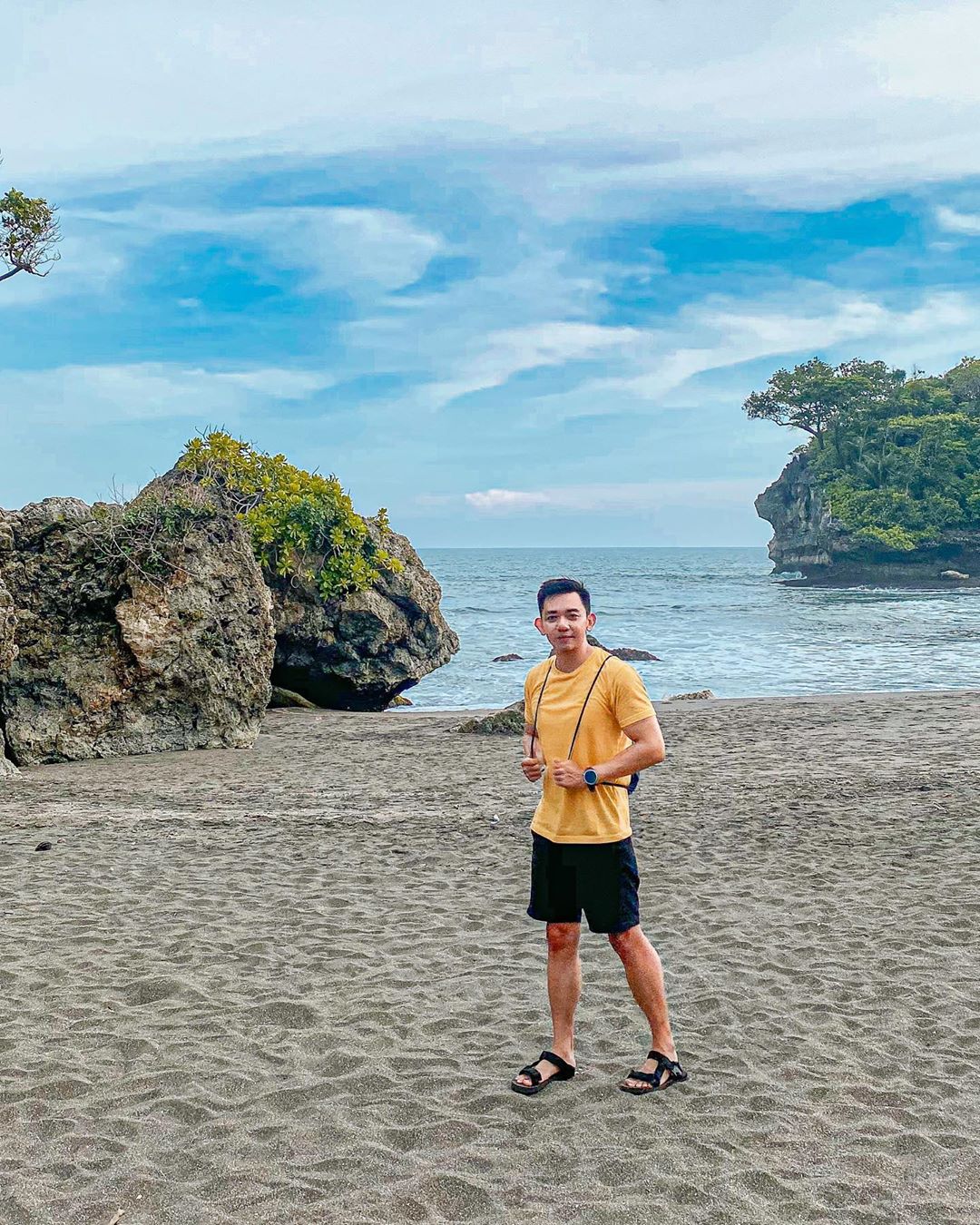 Beberapa Potret Indahnya Pemandangan Pantai Madasari Pangandaran dan Apakah Bisa Berenang Atau Camping? 5