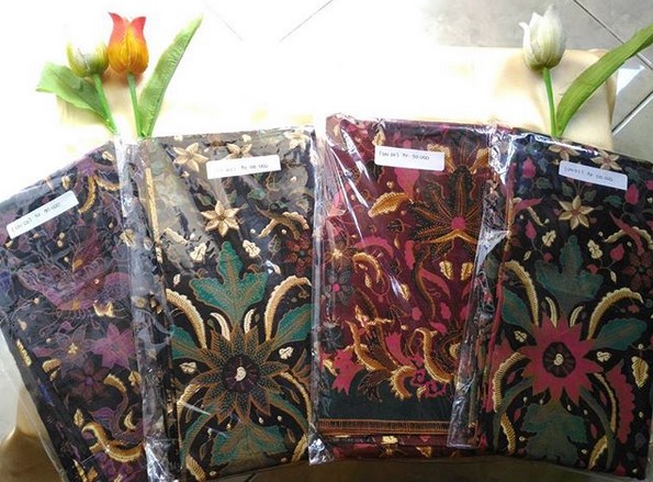 10 Gambar Sentra Batik Madura, Lokasi Alamat, Pengrajin Tulis + Nomer Telepon 7 10 Gambar Sentra Batik Madura, Lokasi Alamat, Pengrajin Tulis + Nomer Telepon 7