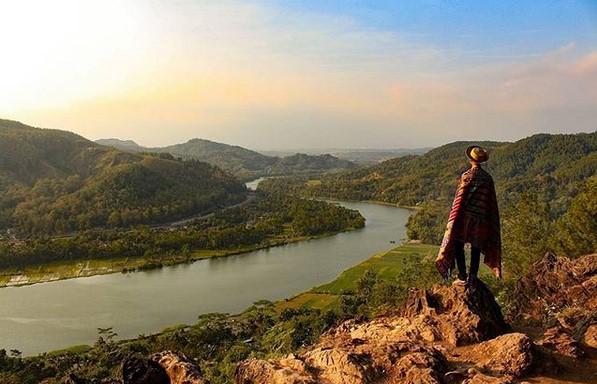 10 Gambar Bukit Watu Meja Purwokerto, Harga Tiket Masuk, Sejarah Asal Usul, Lokasi Alamat, Jam Buka Tutup + Rute Jalan Menuju Wisata 3