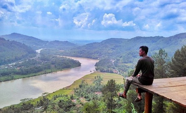 10 Gambar Bukit Watu Meja Purwokerto, Harga Tiket Masuk, Sejarah Asal Usul, Lokasi Alamat, Jam Buka Tutup + Rute Jalan Menuju Wisata 8