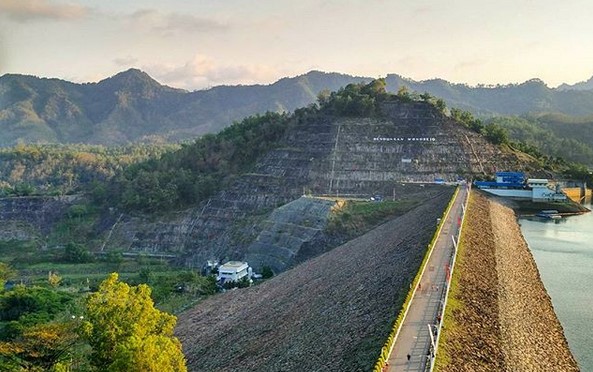 10 Gambar Waduk Wonorejo Tulungagung, Harga Tiket Masuk, Rute Menuju Wisata, Lokasi Alamat + Villa di Sekitar 2