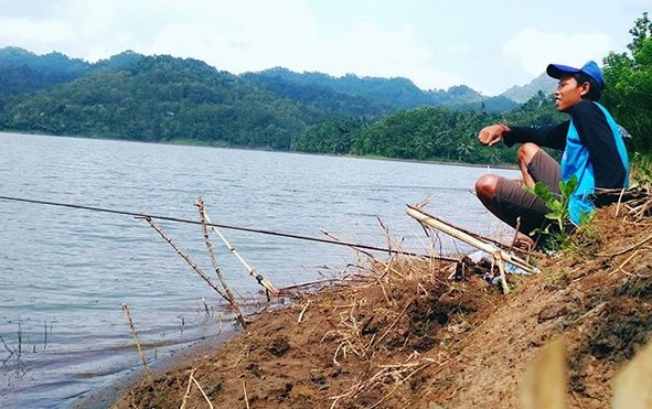 10 Gambar Waduk Wonorejo Tulungagung, Harga Tiket Masuk, Rute Menuju Wisata, Lokasi Alamat + Villa di Sekitar 5