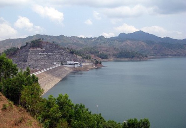 10 Gambar Waduk Wonorejo Tulungagung, Harga Tiket Masuk, Rute Menuju Wisata, Lokasi Alamat + Villa di Sekitar 6