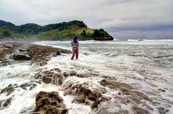 Berapa Harga Tiket Masuk Pantai Molang Tulungagung dan Bagaimana Rute Jalan Menuju Lokasi? 2 Berapa Harga Tiket Masuk Pantai Molang Tulungagung dan Bagaimana Rute Jalan Menuju Lokasi? 2