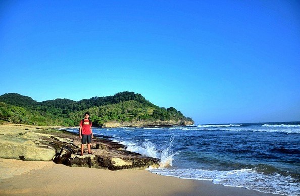 Berapa Harga Tiket Masuk Pantai Molang Tulungagung dan Bagaimana Rute Jalan Menuju Lokasi? 3 Berapa Harga Tiket Masuk Pantai Molang Tulungagung dan Bagaimana Rute Jalan Menuju Lokasi? 3