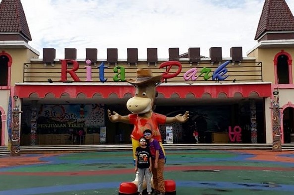 10 Gambar Rita Park Tegal, Harga Tiket Masuk, Jalur Menuju ke Lokasi, Holet Villa di Sekitar + Jam Buka Tutup 1 10 Gambar Rita Park Tegal, Harga Tiket Masuk, Jalur Menuju ke Lokasi, Holet Villa di Sekitar + Jam Buka Tutup 1