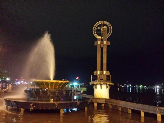 10 Gambar Alun Alun Kapuas Pontianak, Lokasi Alamat + Jam Buka Tutup 3 10 Gambar Alun Alun Kapuas Pontianak, Lokasi Alamat + Jam Buka Tutup 3