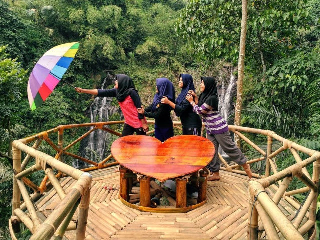 Uniknya Air Terjun Pengantin di Ngawi 6 Uniknya Air Terjun Pengantin di Ngawi 6