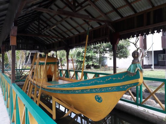 10 Gambar Museum Kalimantan Barat, Letak Lokasi, Jam Buka + Koleksi 9