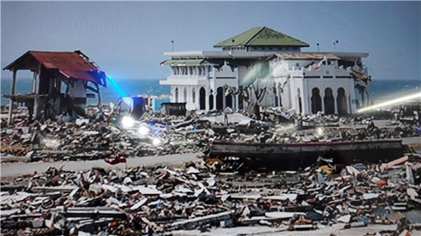 Masjid Baiturrahim Ulee Lheue, Saksi Bisu Amukan Tsunami Aceh, Yuk Lihat 10 Potretnya 5 Masjid Baiturrahim Ulee Lheue, Saksi Bisu Amukan Tsunami Aceh, Yuk Lihat 10 Potretnya 5