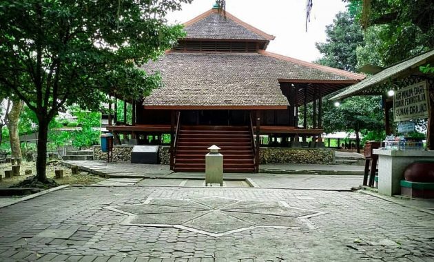 Inilah Kondisi Terbaru Makam Sunan Drajat 9 Inilah Kondisi Terbaru Makam Sunan Drajat 6