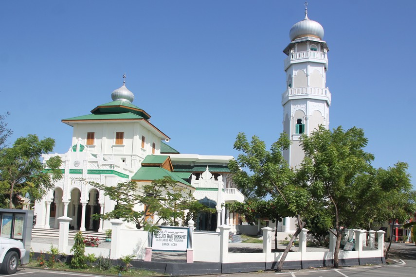 Masjid Baiturrahim Ulee Lheue, Saksi Bisu Amukan Tsunami Aceh, Yuk Lihat 10 Potretnya 7 Masjid Baiturrahim Ulee Lheue, Saksi Bisu Amukan Tsunami Aceh, Yuk Lihat 10 Potretnya 7