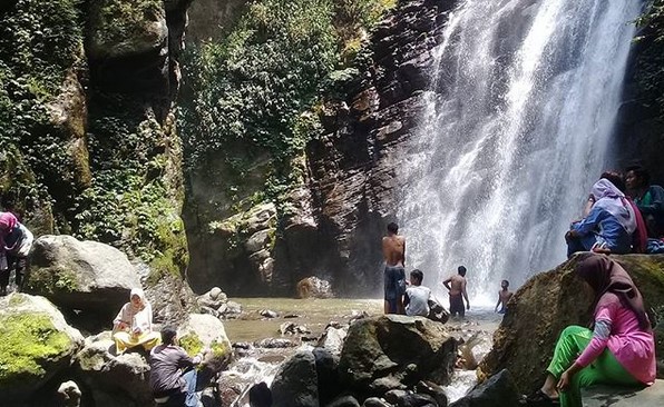 10 Gambar Curug Muara Jaya Majalengka, Harga Tiket Masuk, Rute Jalan Menuju Wisata, Lokasi Alamat, Jam Buka Tutup + Sejarah Asal Usul 3 10 Gambar Curug Muara Jaya Majalengka, Harga Tiket Masuk, Rute Jalan Menuju Wisata, Lokasi Alamat, Jam Buka Tutup + Sejarah Asal Usul 3