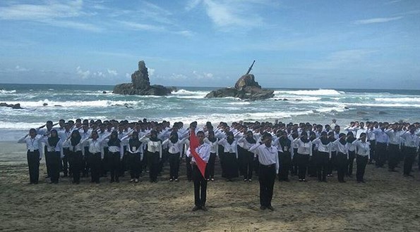 Indahnya Pemandangan Sore Hari di Pantai Permisan dan Bagaimana Akses Menuju Lokasi Wisata? 7