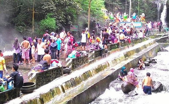 Pemandian Air Panas Guci: Selain untuk Relaksasi, Katanya Tempat Wisata Ini Dapat Menyembuhkan Penyakit Lho! 2