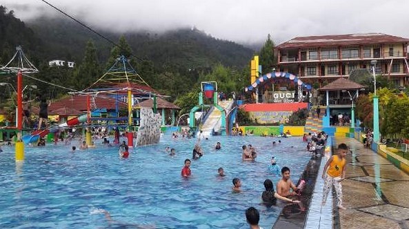 Pemandian Air Panas Guci: Selain untuk Relaksasi, Katanya Tempat Wisata Ini Dapat Menyembuhkan Penyakit Lho! 9