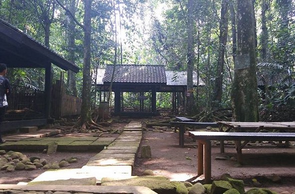 Astana Gede Kawali, Ada Apa Saja Disini? 1