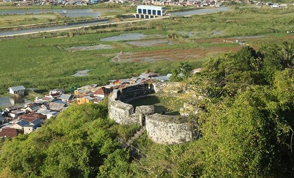 Benteng Otanaha, Berwisata Sambil Belajar Sejarah 4 Benteng Otanaha, Berwisata Sambil Belajar Sejarah 4