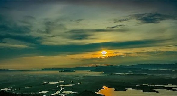 Indahnya Sunset dan Pesona Negeri Diatas Awan di Bukit Gantole Wonogiri 2 Indahnya Sunset dan Pesona Negeri Diatas Awan di Bukit Gantole Wonogiri 2