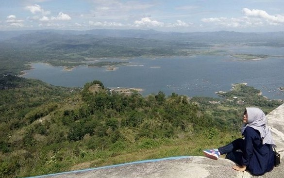 Indahnya Sunset dan Pesona Negeri Diatas Awan di Bukit Gantole Wonogiri 5 Indahnya Sunset dan Pesona Negeri Diatas Awan di Bukit Gantole Wonogiri 5