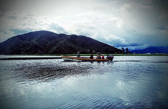 Mengunjungi Salah Satu Danau Terindah di Dunia, Danau Paniai Papua 7 Mengunjungi Salah Satu Danau Terindah di Dunia, Danau Paniai Papua 7
