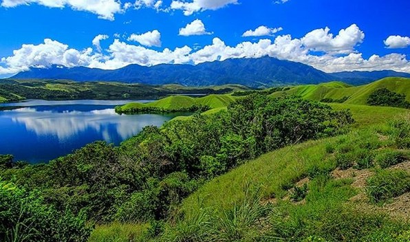 Danau Sentani: Definisi Keindahan Alam Bumi Papua Yang Tak Tertandingi 5 Danau Sentani: Definisi Keindahan Alam Bumi Papua Yang Tak Tertandingi 5